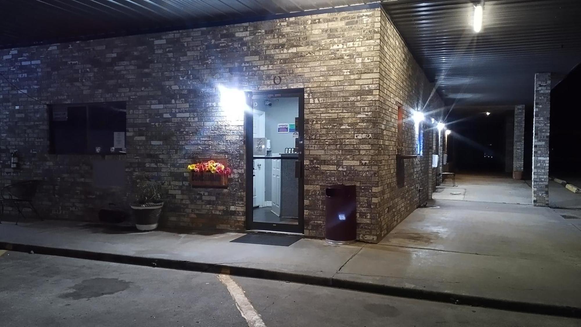 Coachman'S Inn & Suites Waldron ภายนอก รูปภาพ